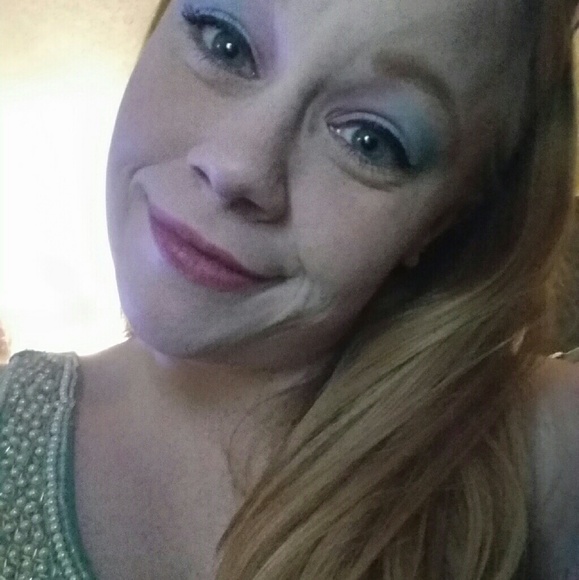 Meet Your Posher, Kristen - Picture 2 of 4