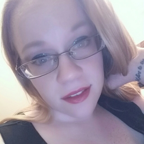 Meet Your Posher, Kristen - Picture 4 of 4