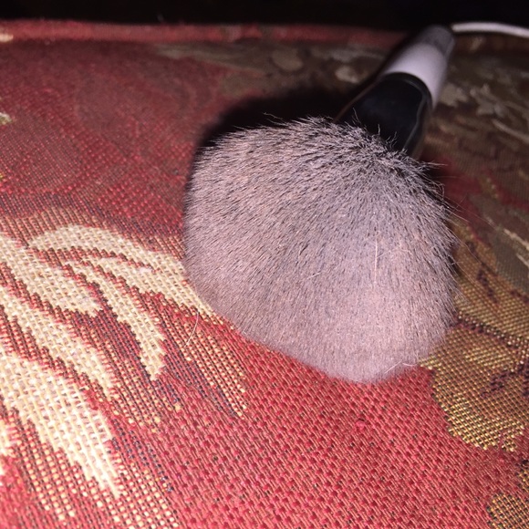 Elf powder brush - Picture 2 of 3