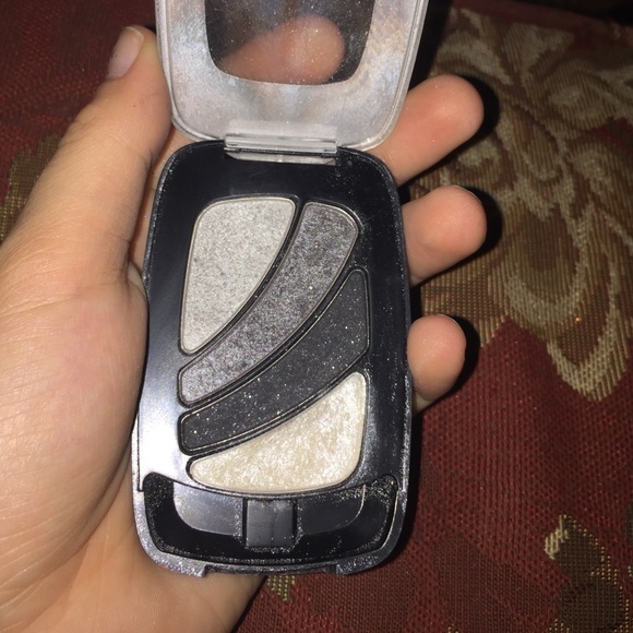 Loreal Paris eyeshadow - Picture 2 of 3