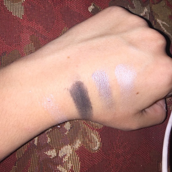 Loreal Paris eyeshadow - Picture 3 of 3