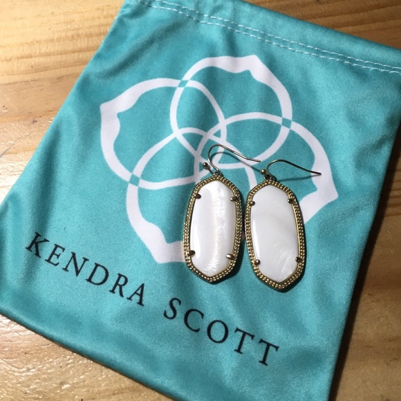 Kendra Scott Jewelry - Kendra Scott Elle Gold White Pearl Earrings