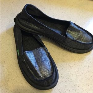 Sanuk slip-on's