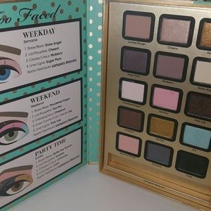 Holiday collection eyeshadow palette