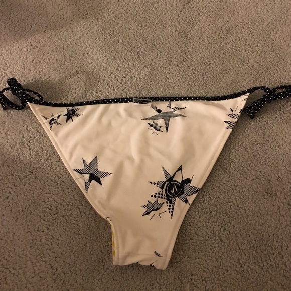 Reversible Volcom bikini bottom - Picture 2 of 2
