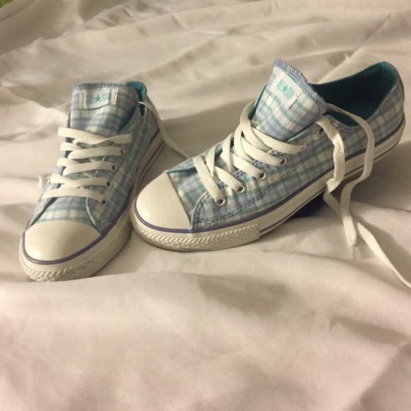 Convers  tennis shoes