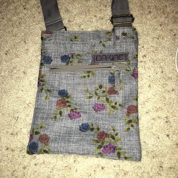 SALE 🎁NWOT Dakine purse