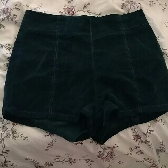 ⚡FINAL PRICE⚡Evergreen velvet high-waisted shorts