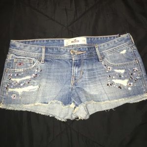 Hollister cute rip shorts with diamonds