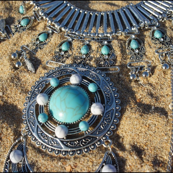 2 LEFT⚠️Statement Necklace w/ Turquoise Stones - Picture 3 of 4