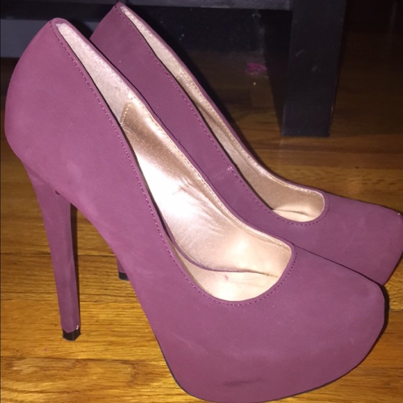 Beautiful suede heels!😍😍