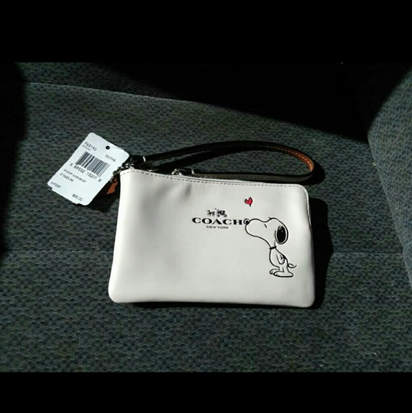 Coach Snoopy cream wristlet Ltd NWT - Picture 1 of 1