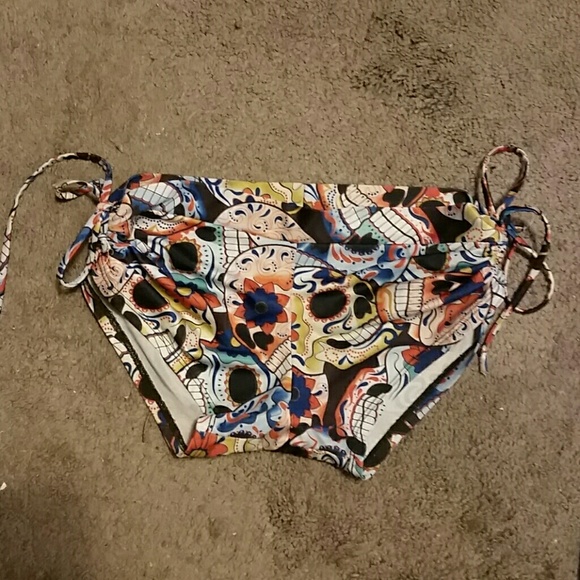 NWOT Onzie Yoga Shorts Day of the Dead Print