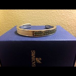 🌸 BOGO 50% off - Swarovski bracelet