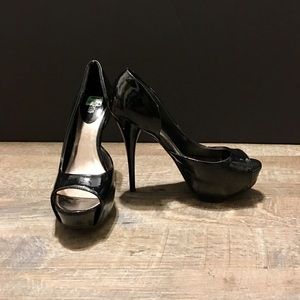 Black shiny heels