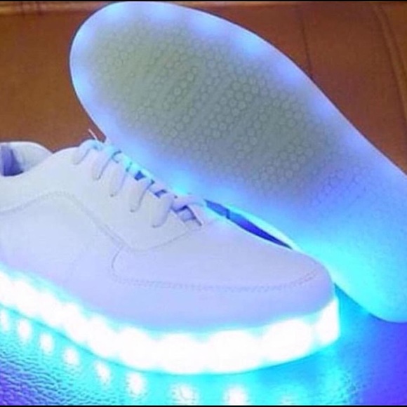 LED LIGHTS UP LOW TOP SHOES- ONLY WOMEN SIZE 11 - Picture 4 of 4