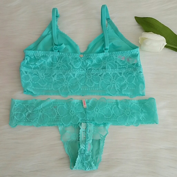 Nwt Pink Vs  Bralette size S  (AA-C )+ thong set . - Picture 3 of 3