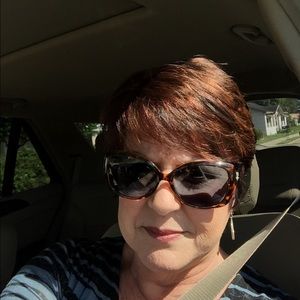 Meet your Posher, Edith