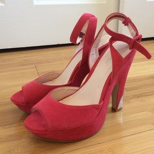 Red Suede Platform Ankle Strap Pumps 👠👠👠