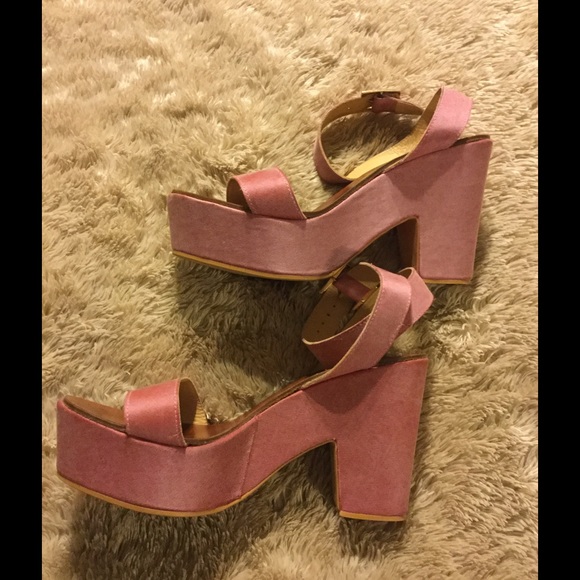 NWT Baltarini Sandals Sz 9 - Picture 3 of 4