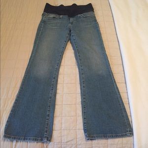 A pea in a pod maternity jeans