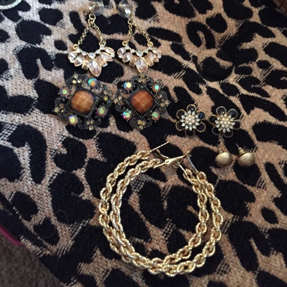 🚨SALE🚨Several pairs of boutique earrings
