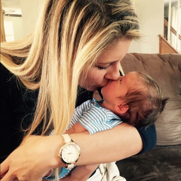 Welcome to my closet! ππΆπ πππ’π - Picture 2 of 4