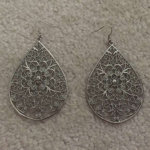 Silver floral pattern drop earrings