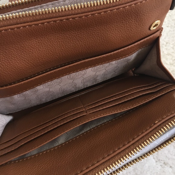 Michael Kors cross-body purse - Picture 4 of 4