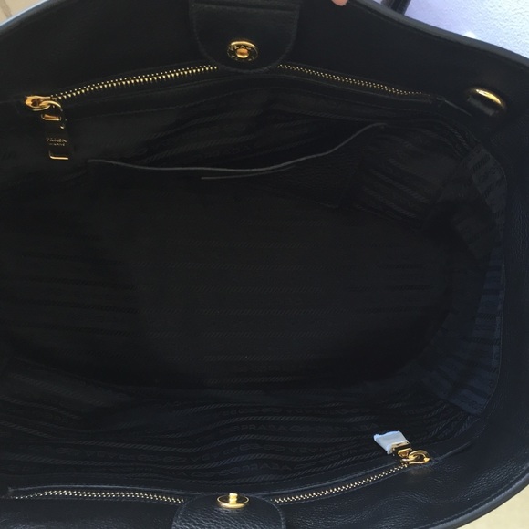 ❌ SOLD❌ Prada - Picture 2 of 2