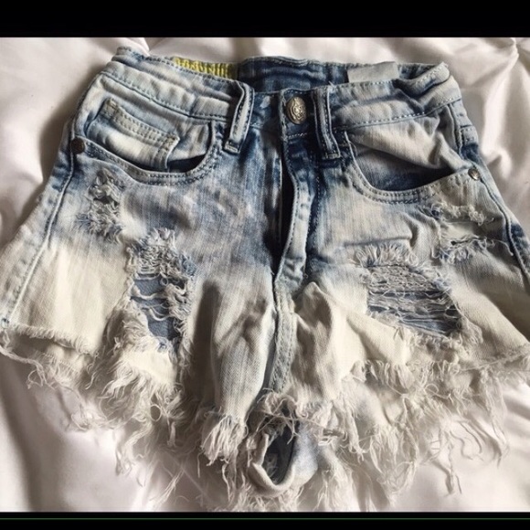 HIGHWAISTED SHORTS