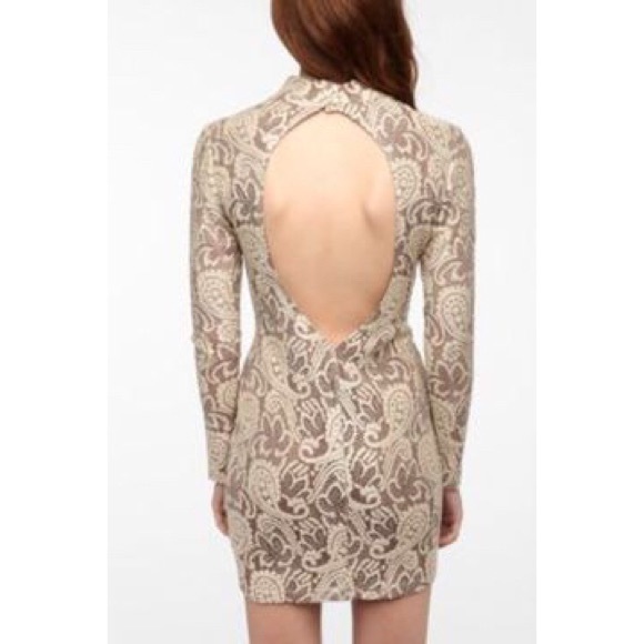 Backless lace dress
