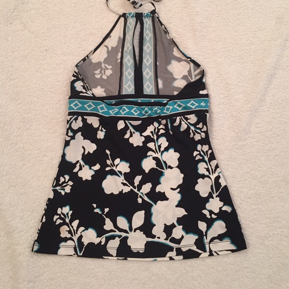 Never Worn! BCBG Maxazria Key Hole Haulter Top - Picture 2 of 3