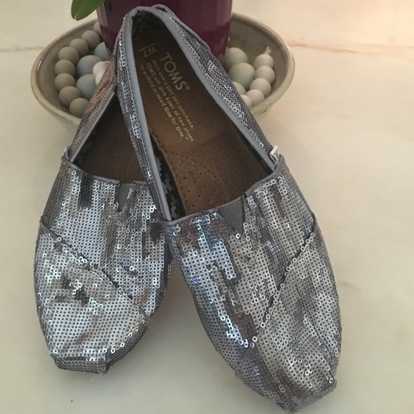 Toms