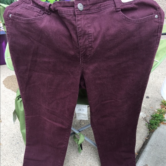 EUC Style & Co Slim Leg Jeans Wine-Colored - Picture 3 of 4
