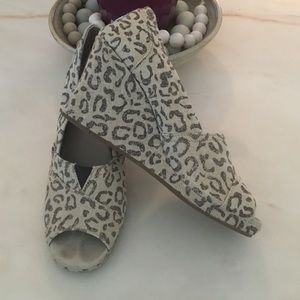 TOMS leopard print