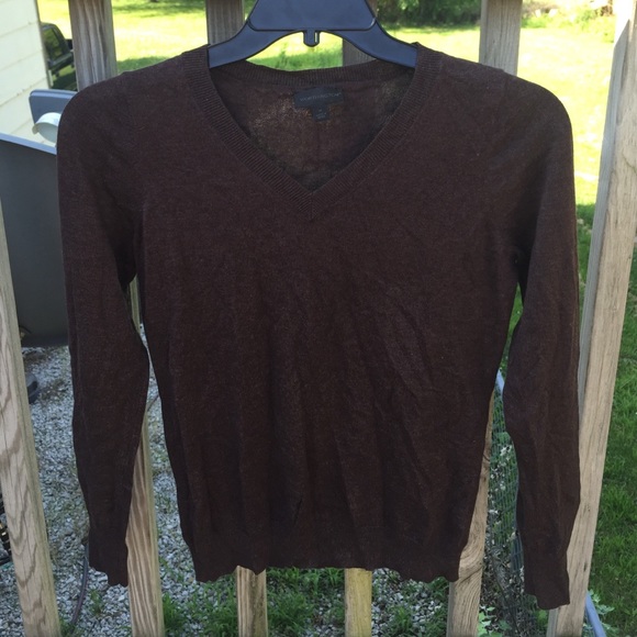 Brown v-neck sweater - Picture 1 of 3
