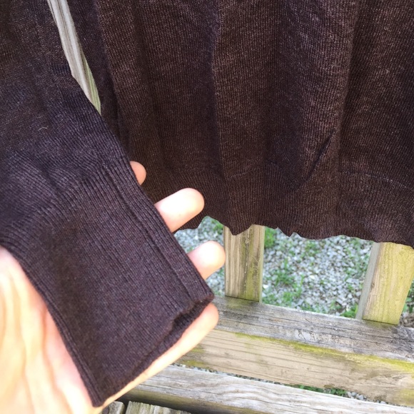 Brown v-neck sweater - Picture 3 of 3
