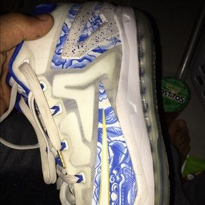 China lebron 11 lows very rare and great condition