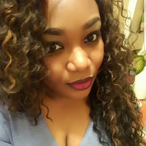 Meet your Posher, Raquel