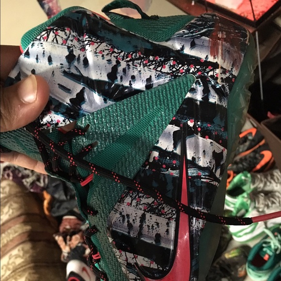 Lebron 12 Christmas