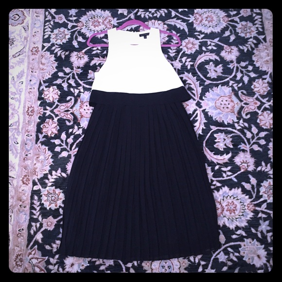 Banana Republic black and white pleated dress