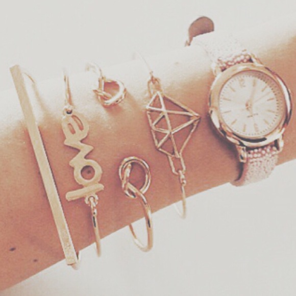 SALE • 5 PACKS Bangles