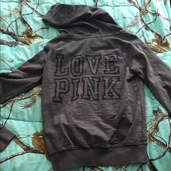 Gray vs jacket - Picture 2 of 2