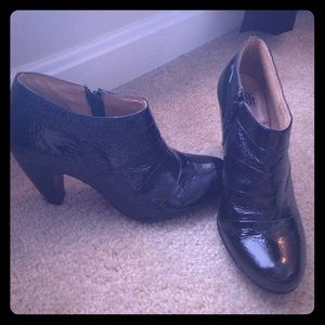 Black and shiny booties from Sofft!