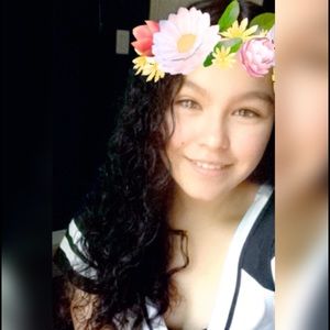 Meet your Posher, Lesly