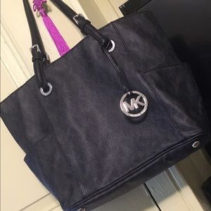 Michael kors jet set tote