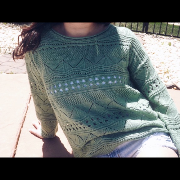 Green Cut-out Sweater - Picture 2 of 3