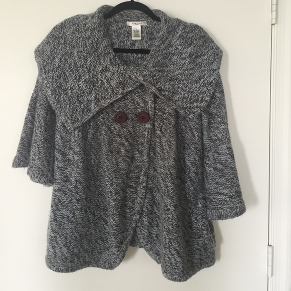 Beautiful Vertigo Paris poncho with pockets