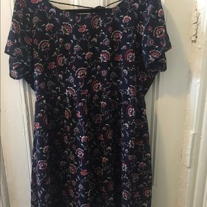 Beautiful Old Navy navy floral babydoll dress.